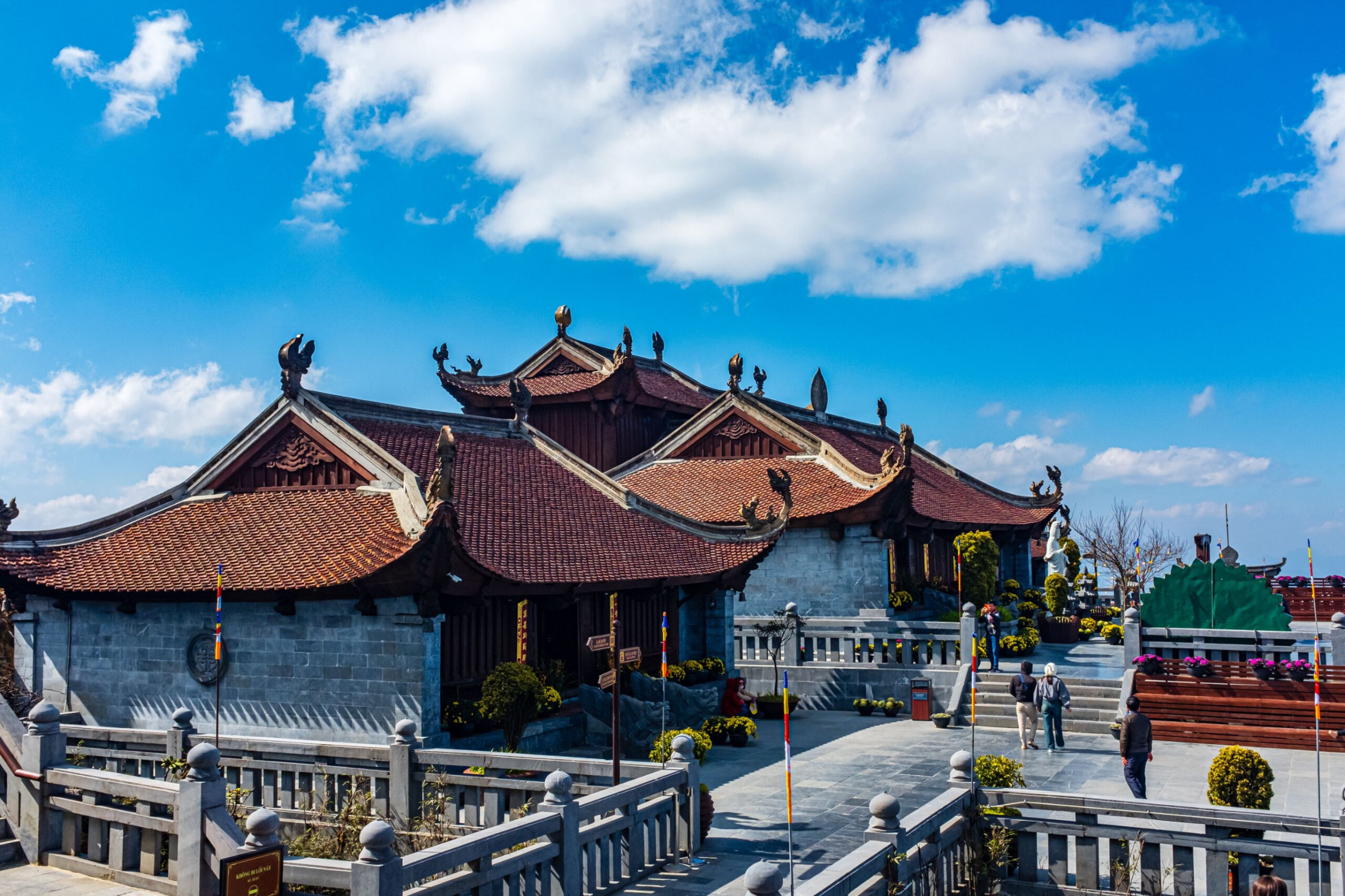 Tour Tây Bắc 7 Ngày 6 Đêm: Đền Hùng – Sa Pa – Điện Biên – Sơn La – Mộc Châu – Buffet Trên Fansipan