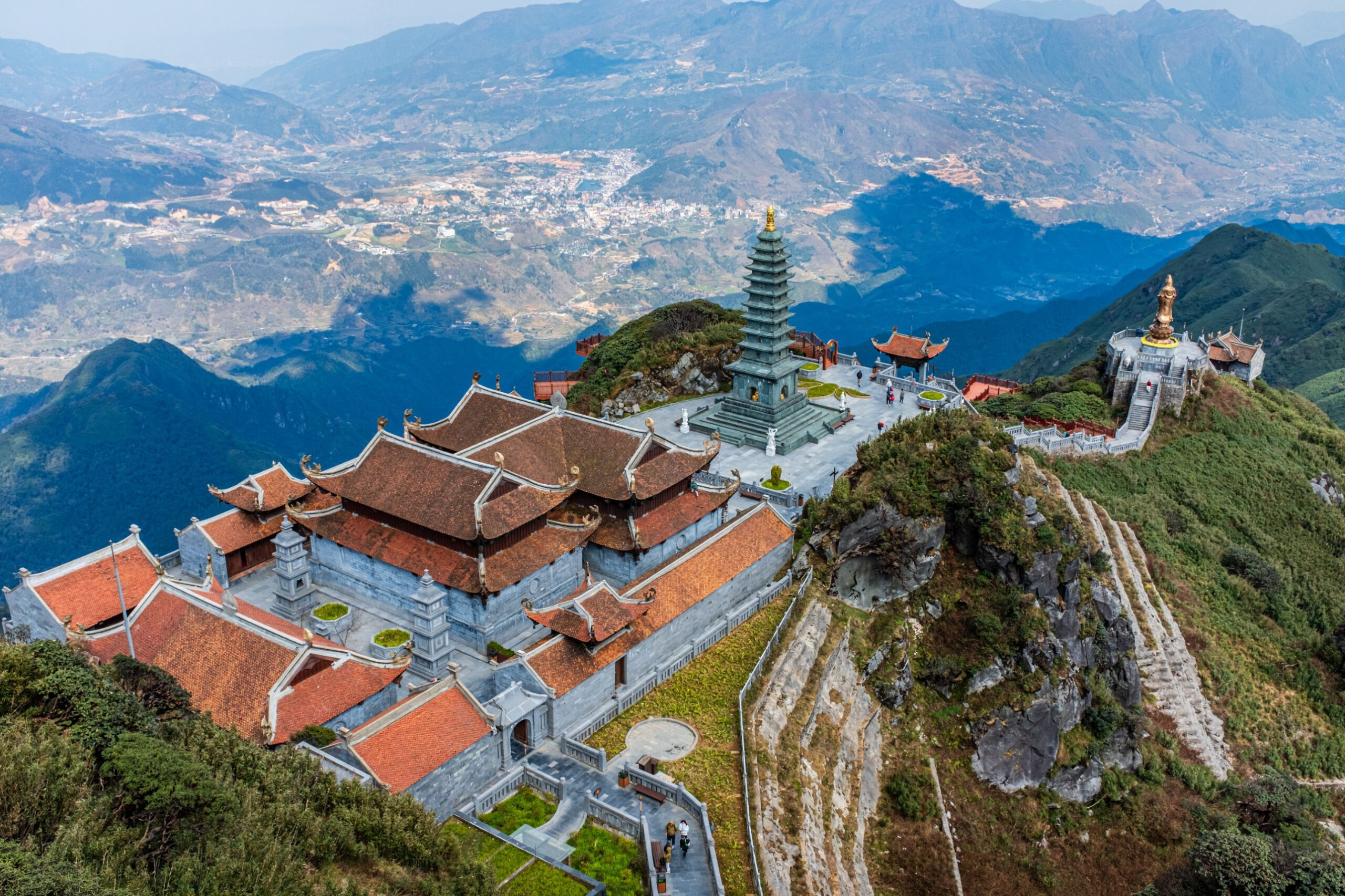 Tour Tây Bắc 7 Ngày 6 Đêm: Đền Hùng – Sa Pa – Điện Biên – Sơn La – Mộc Châu – Buffet Trên Fansipan