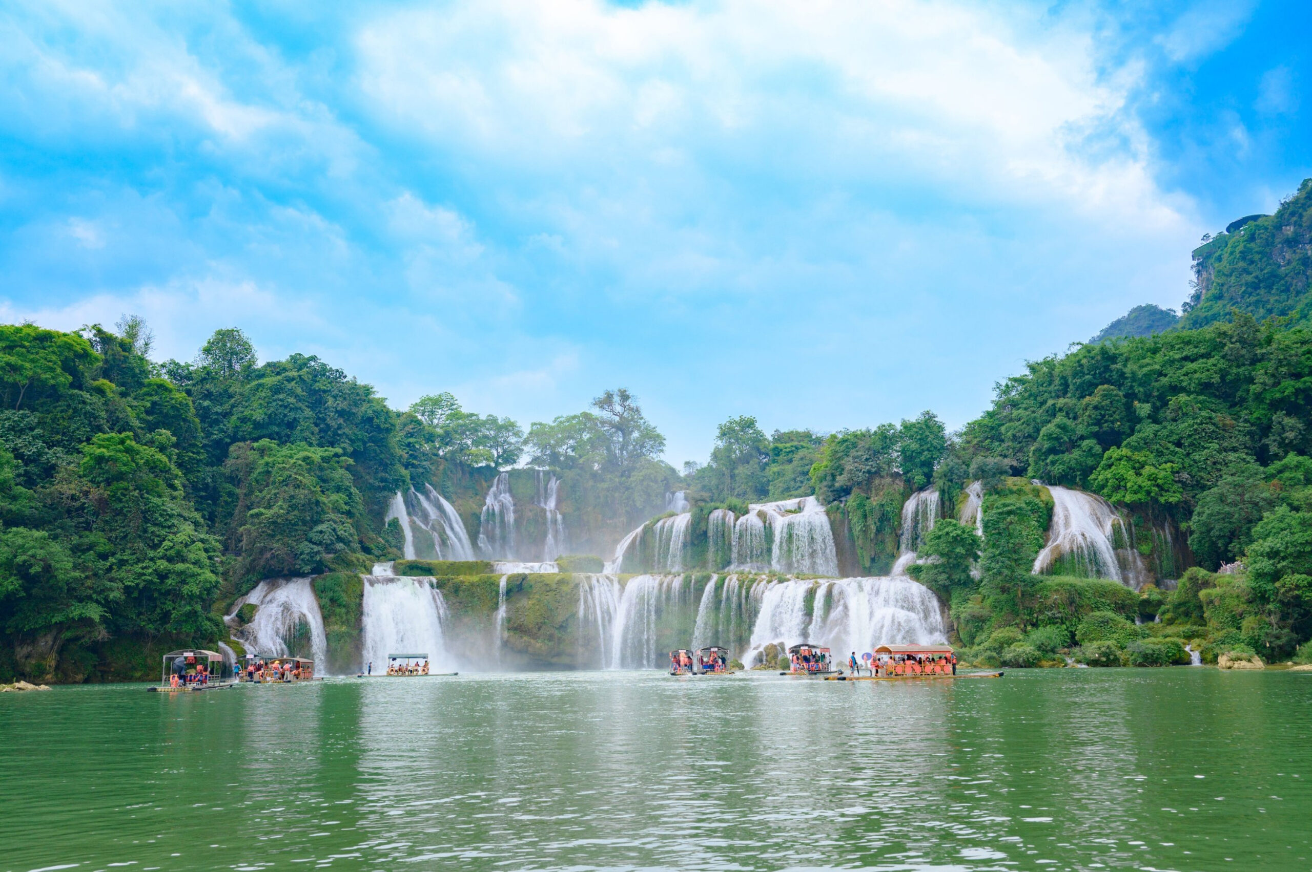 Tour Lạng Sơn – Cao Bằng 5 Ngày 4 Đêm: Núi Mẫu Sơn – Đèo Khau Cốc Chà – Thác Bản Giốc – Hồ Thang Hen