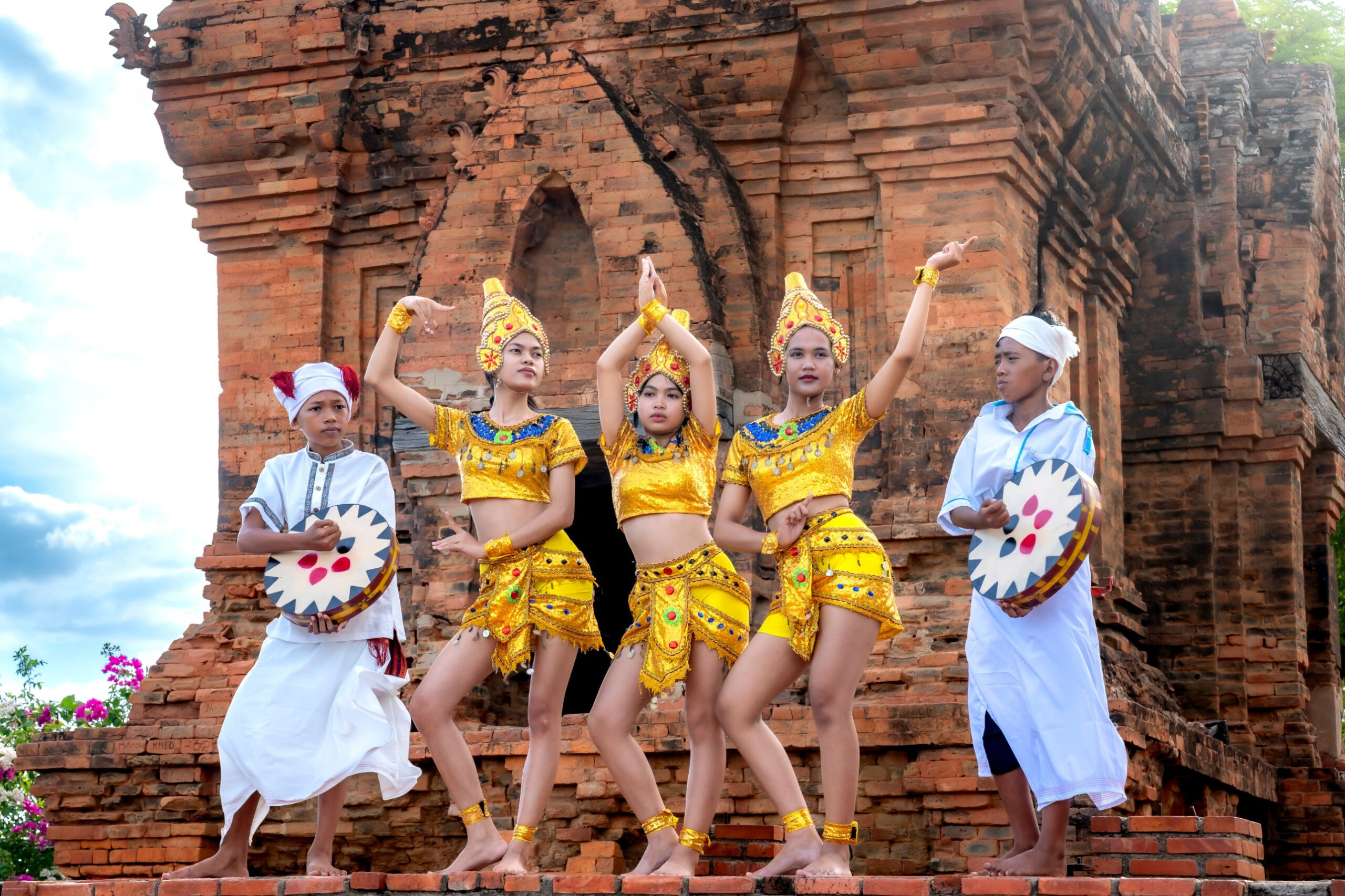 Tour Ninh Chữ 3 Ngày 2 Đêm: Biển Ninh Chữ – Hang Rái – Vườn Nho – Tháp Po Klong Garai
