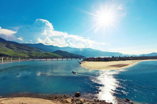 Vịnh Lăng Cô – điểm du lịch lý tưởng cho hè rực rỡ