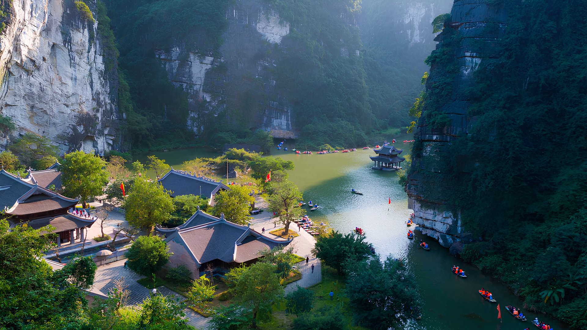 Tour Hạ Long – Ninh Bình 4 Ngày 3 Đêm: Bay Thẳng Vân Đồn – Du Thuyền Vịnh Hạ Long – Bái Đính – Tràng An – Tuyệt Tịnh Cốc