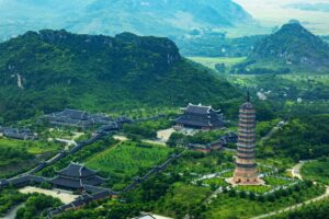 Tour Hạ Long – Ninh Bình 4 Ngày 3 Đêm: Bay Thẳng Vân Đồn – Du Thuyền Vịnh Hạ Long – Bái Đính – Tràng An – Tuyệt Tịnh Cốc