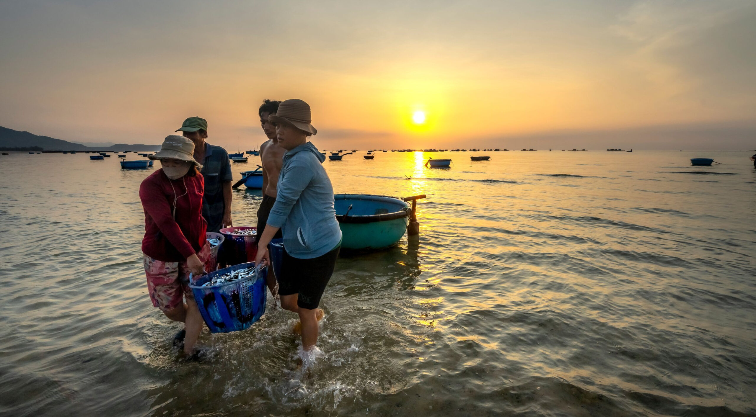 Tour Phan Thiết 2 Ngày 1 Đêm: Đồi Cát Bay – Làng Chài Mũi Né – Lâu Đài Rượu Vang