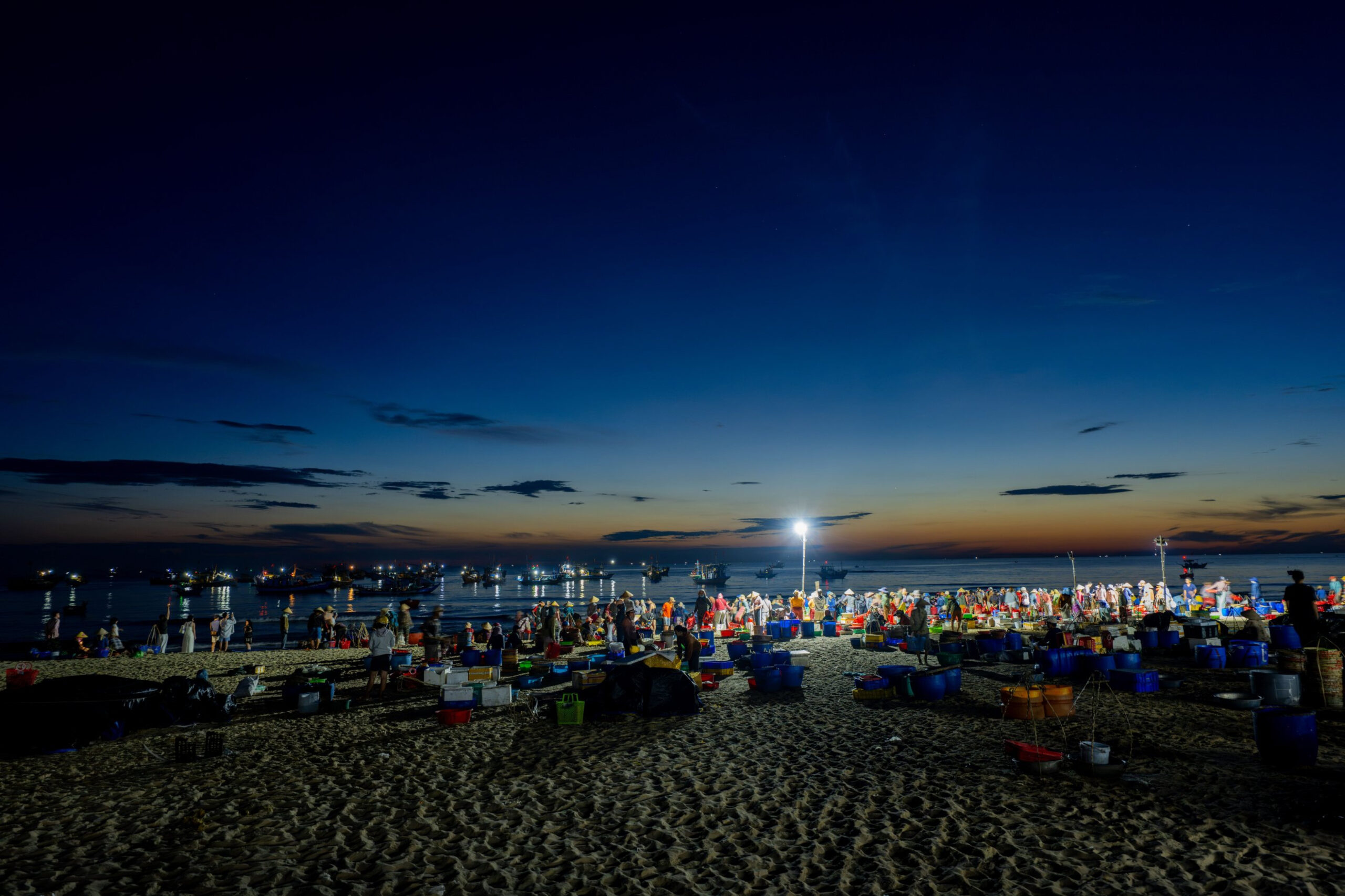 Tour Phan Thiết 2 Ngày 1 Đêm: Đồi Cát Bay – Làng Chài Mũi Né – Lâu Đài Rượu Vang