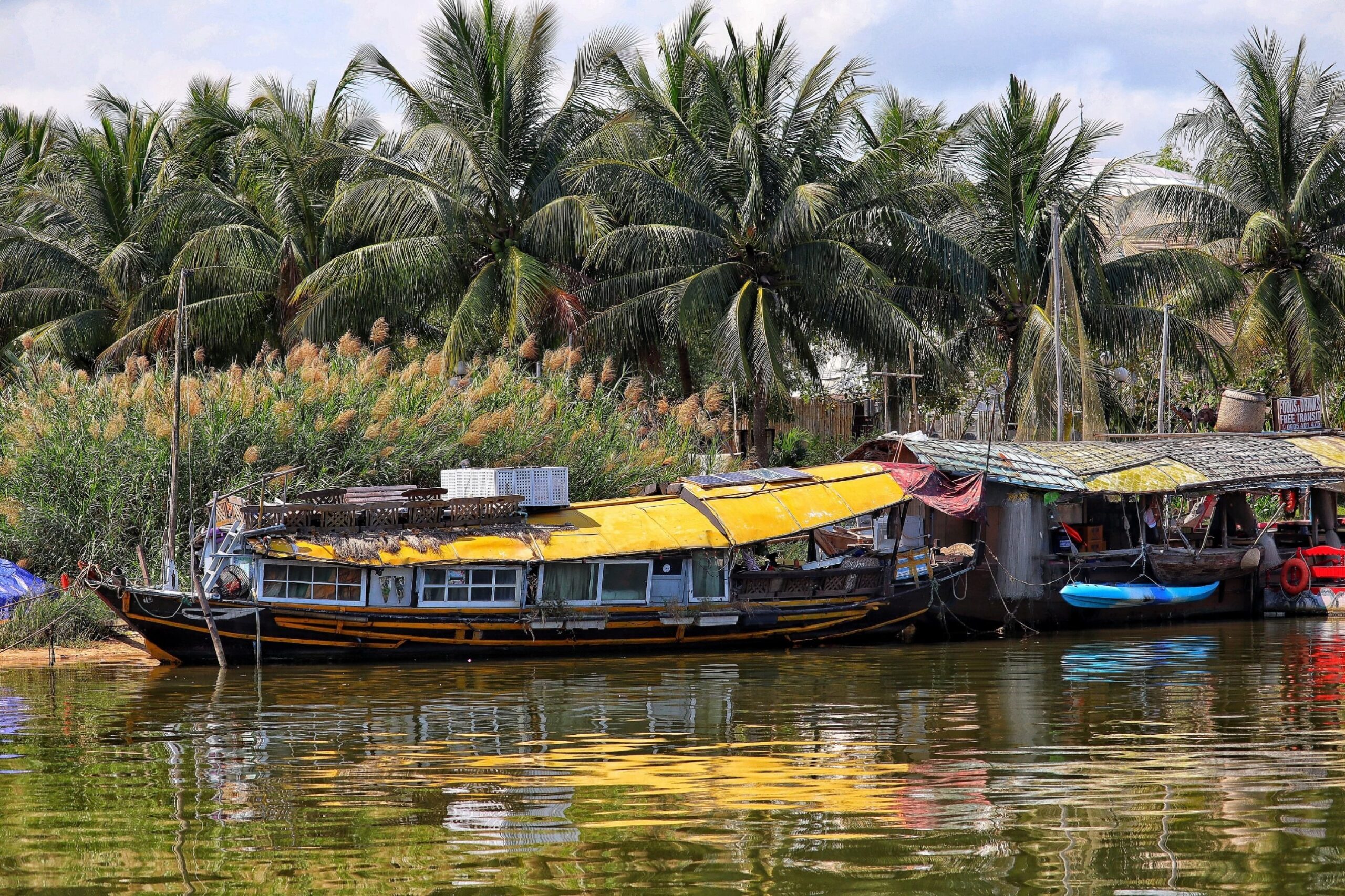 Tour Gò Công – Biển Tân Thành 1 Ngày: Bắt Nghêu – Nhà Đốc Phủ Hải – Lăng Hoàng Gia